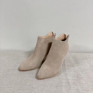 Elegant Tan Suede Ankle Boots